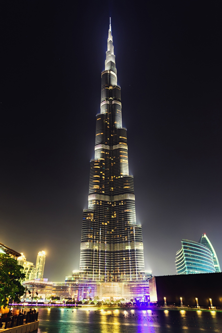 Wednesbury_Tube_Burj_Khalifa.jpg